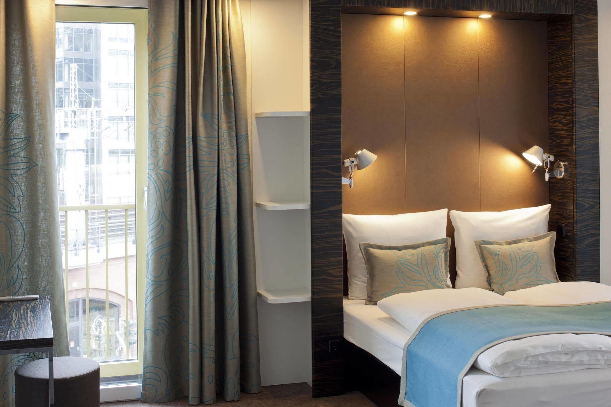 Hotel One Ku'damm 3*